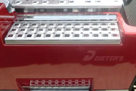 REAR TOP STEP INSERT - VNL740, VNL760 & VNL860