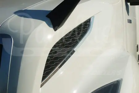 AIR INTAKE GRILLE ACCENT - VOLVO VNL760 & VNL860
