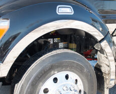 FENDER WHEEL WELL TRIM - KENWORTH W990