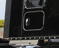 76" SLEEPERS WITH EXTENDERS - KENWORTH W990