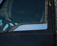 DOOR WINDOW ACCENT - KENWORTH W990, T680 & T880